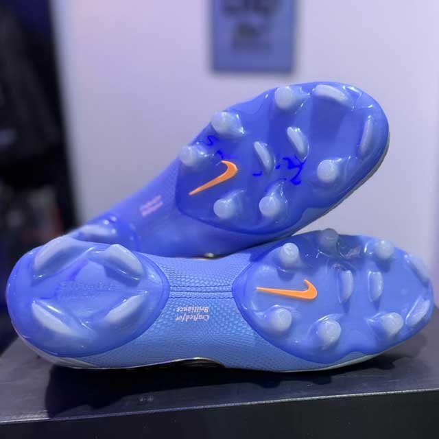 Football Kicks – Lightweight Soccer Boots for Training & Matches - Image 2