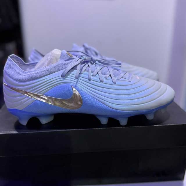 Football Kicks – Lightweight Soccer Boots for Training & Matches